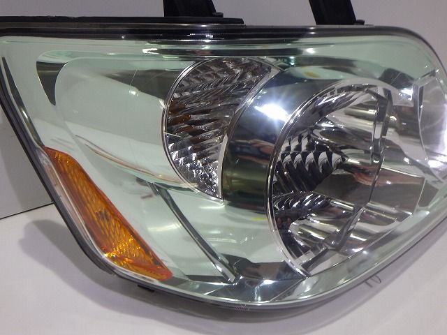 ノア 右ヘッドライト HID AZR60/65 後期 28-181 N0 81150-28830