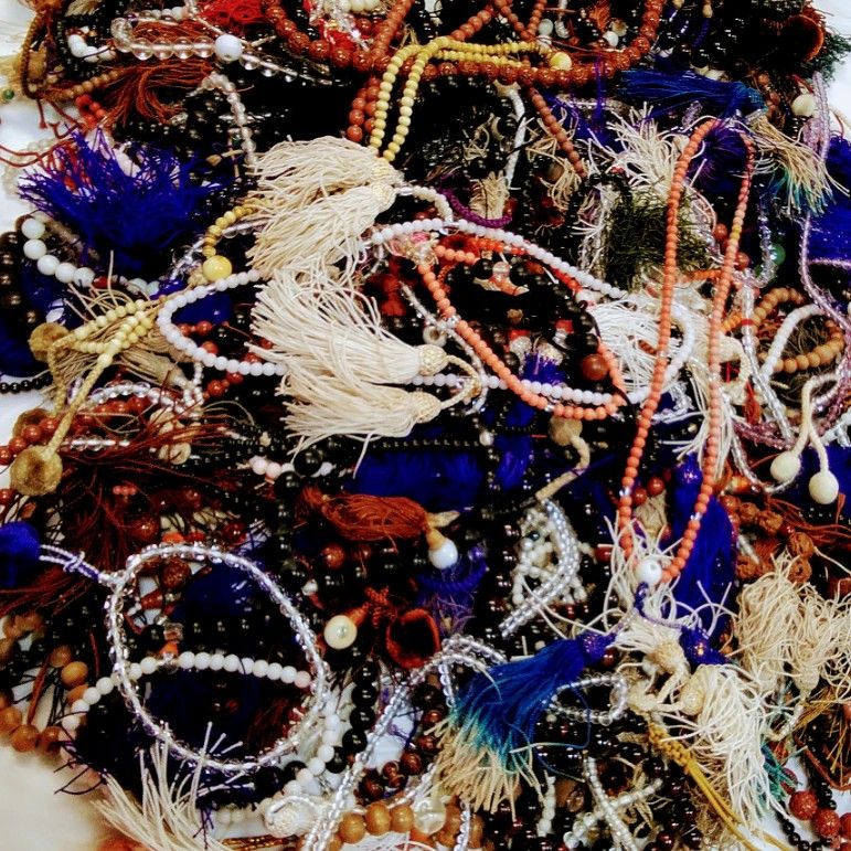 仏具 念珠 |数珠200本以上 まとめて! の長期保管品 房汚れや劣化が御座います S 618