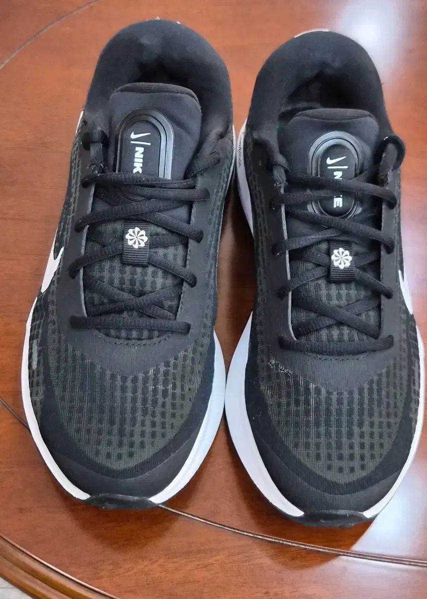 ナイキ ジャーニー ラン ランニングシューズ ブラック 250 mm