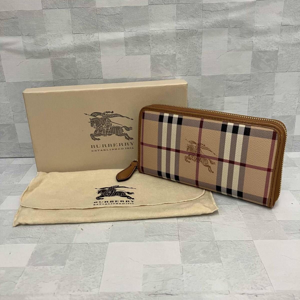 BURBERRY バーバリー 長財布 ラウンドファスナー ノバチェック PVC