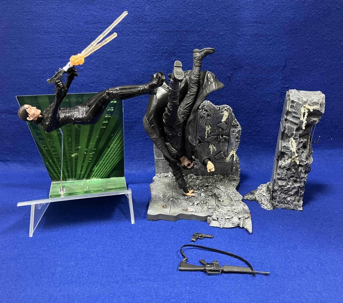 マトリックス フィギュア 2体 セット 写真の物が全てです。 - メルカリ