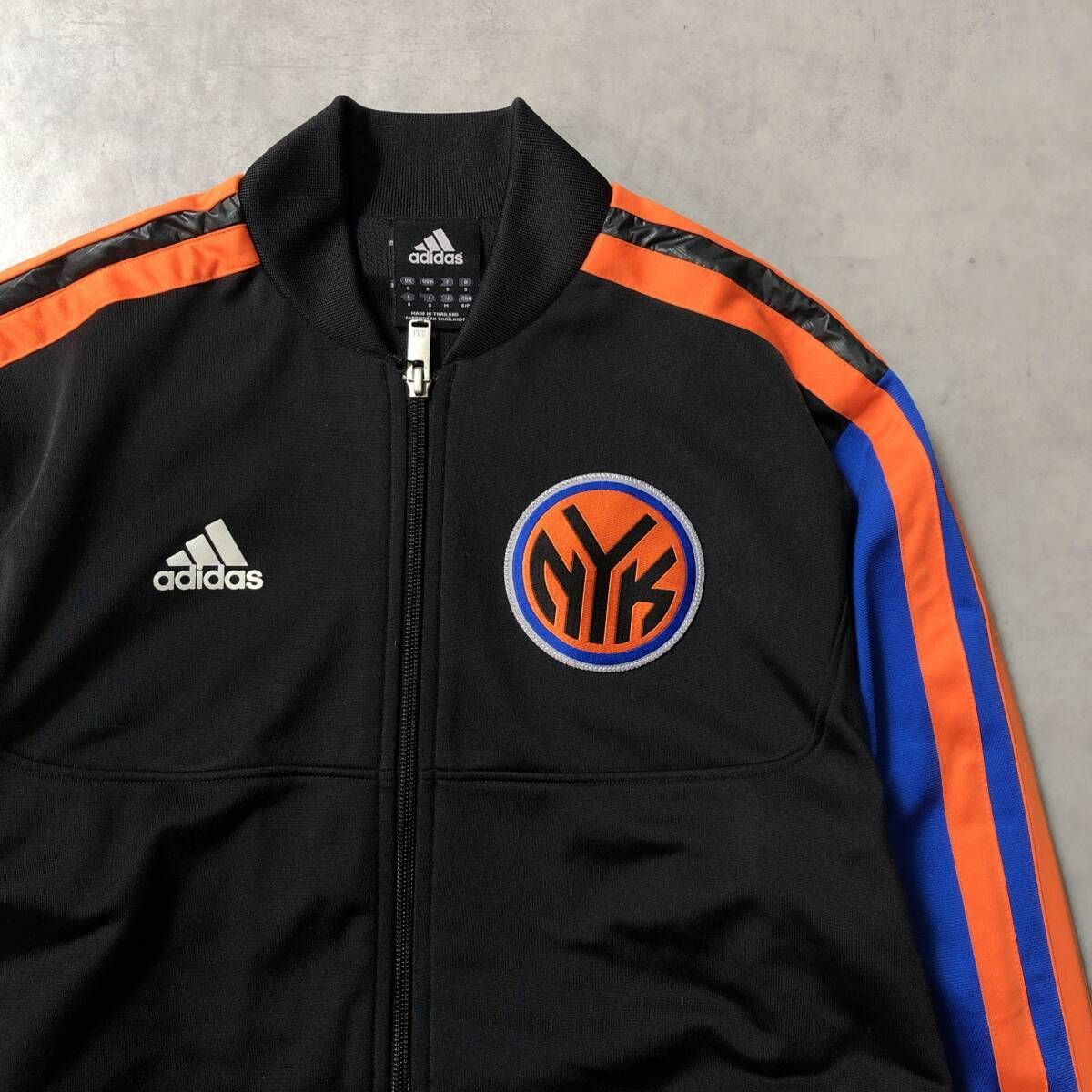 GQ4701◇adidas：NBA NY NICKS ウォームアップジャケット◇M◇ブラック