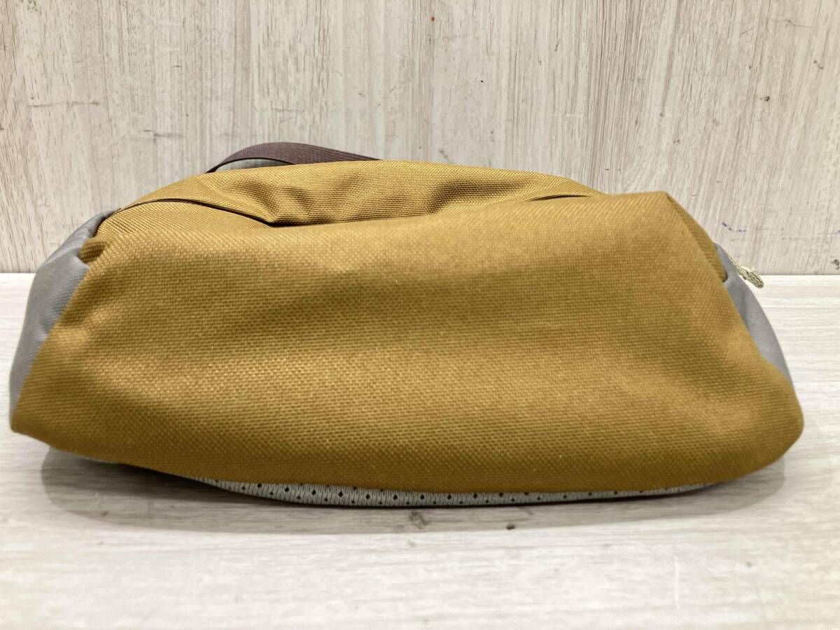 アウトドア カーキ系色