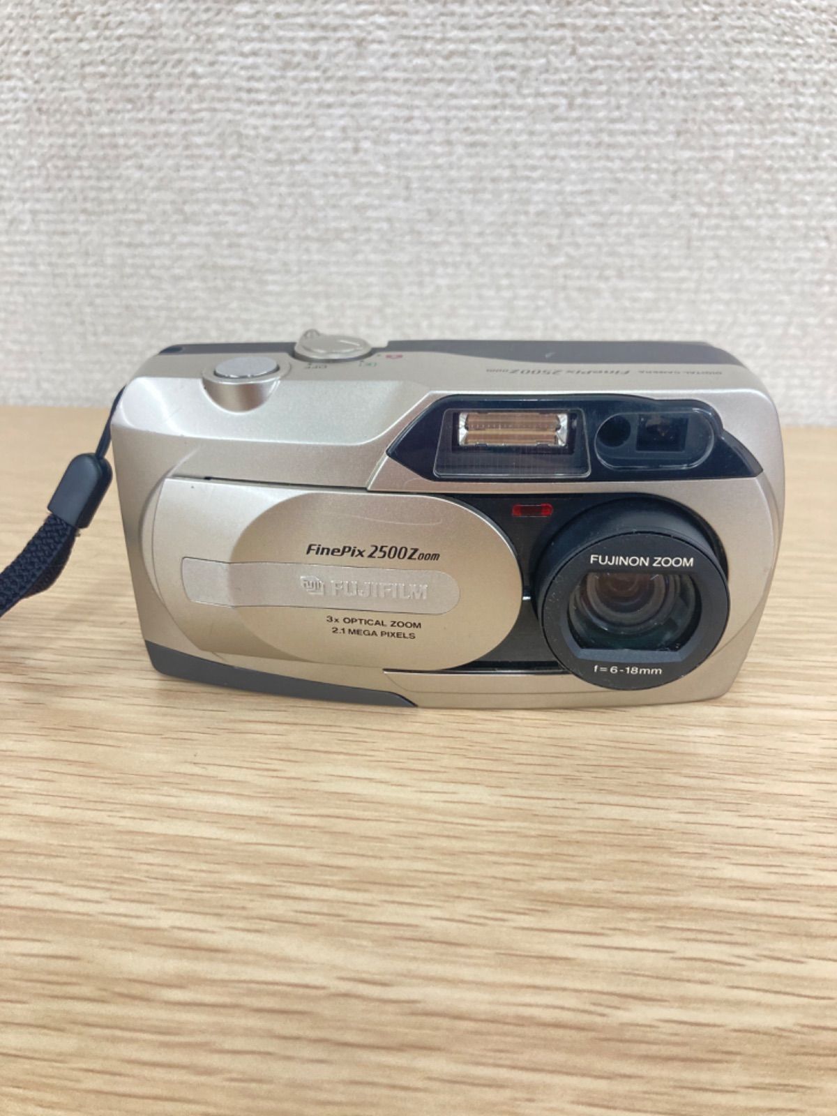 2 【動作確認済み 通電確認済み】富士フイルムのコンパクトデジタル