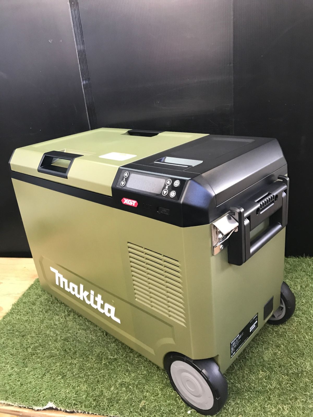 中古品】【0906】☆マキタ 40V充電式保冷温庫 29L （バッテリ・充電器