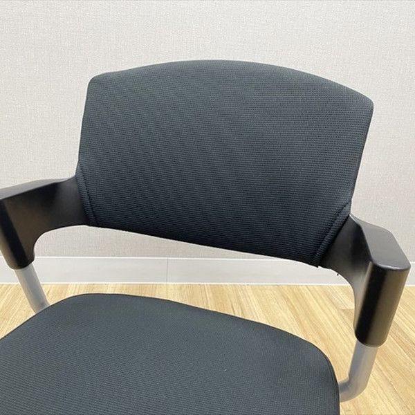  コクヨ ミーティングチェア 肘付 昇降式 プロッティ 回転脚 キャスター付 ブラック 足置き付き オフィスチェア ワークチェア 椅子 チェア