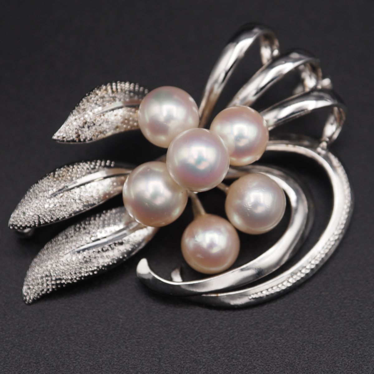 シルバー刻印　本真珠　美品 L260 本真珠 7.5mm5珠 パール SILVER刻印 ブローチ デザイン シルバー