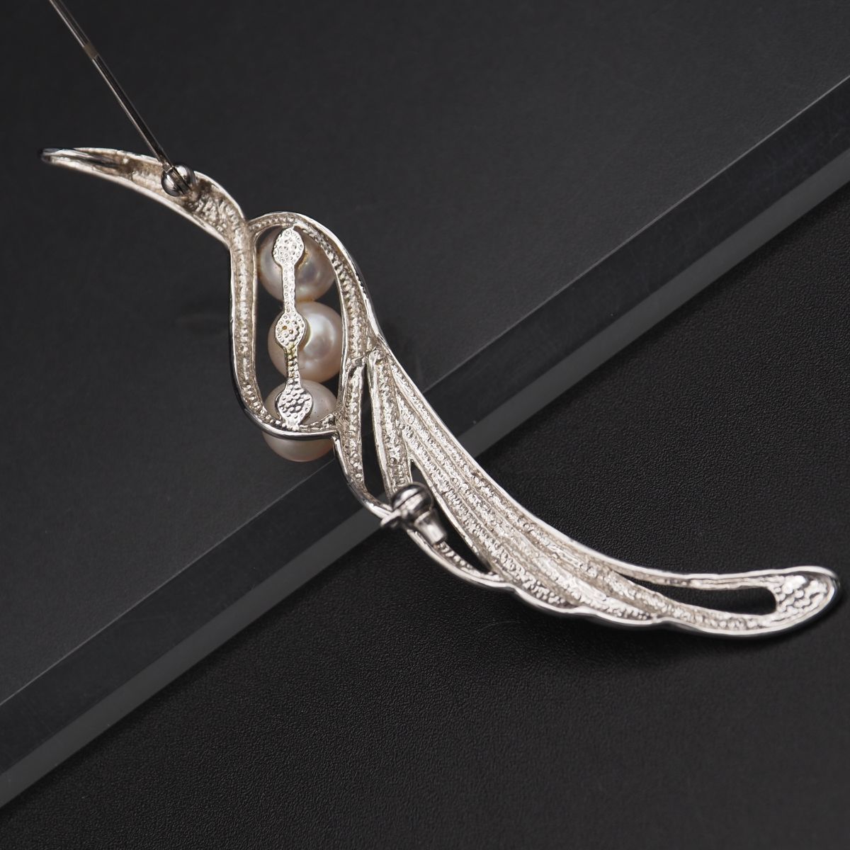 L691 本真珠 7.1mm3珠 パール SILVER刻印 ブローチ デザイン シルバー