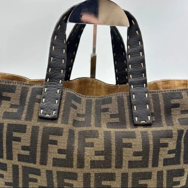 FENDI フェンディ セレリア ハンドバッグ トートバッグ ズッカ柄