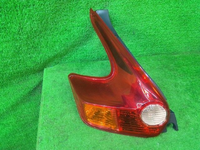 ジューク DBA-YF15 左 テール ランプ ライト 15RX KAX 26555-1KA0B
