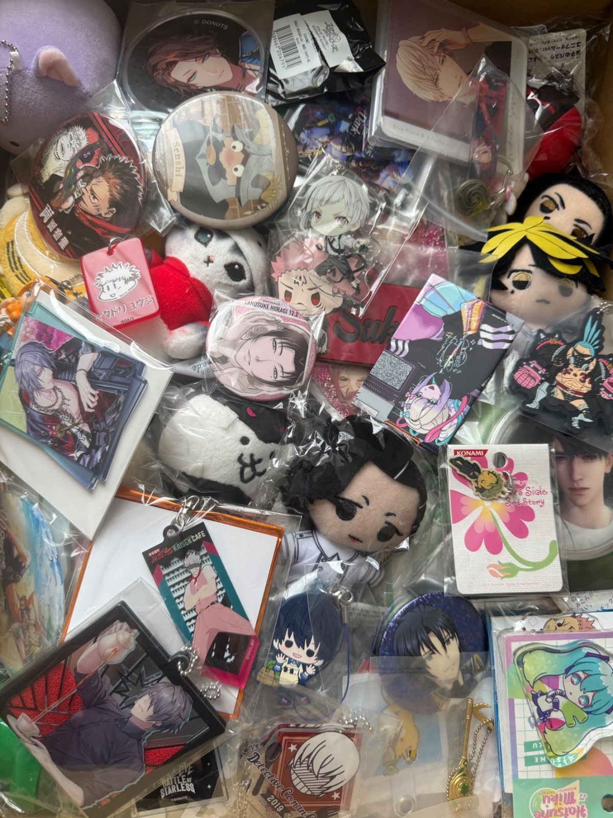 大特価！ アニメグッズ等 缶バッジ キーホルダー クリアファイル