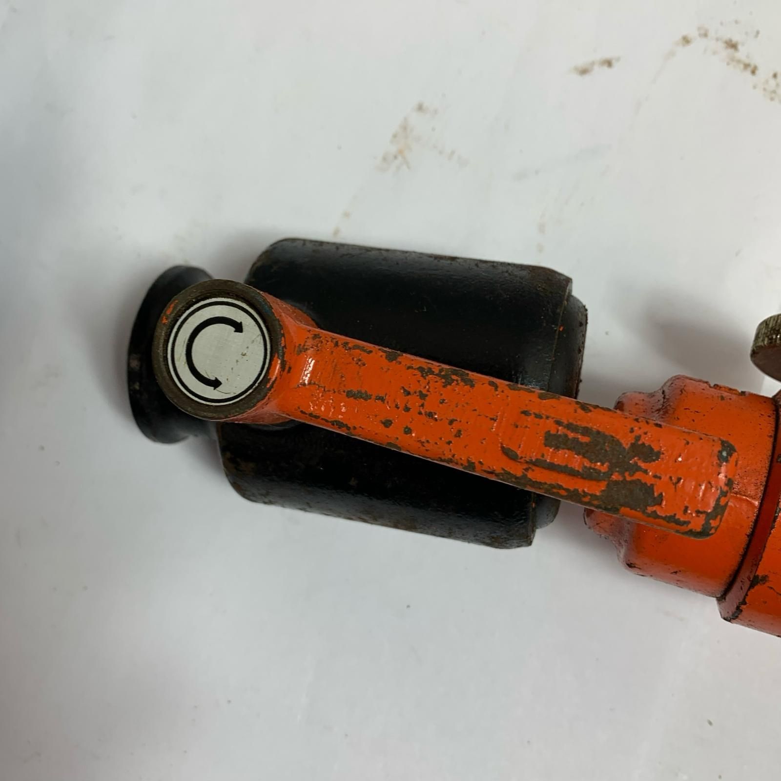 油圧パンチャー