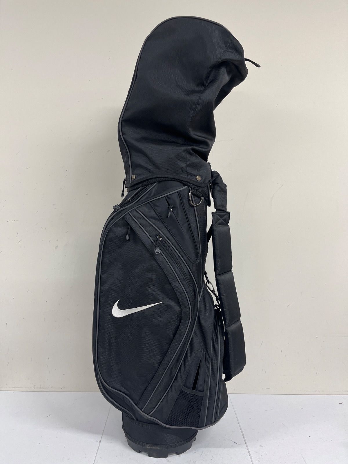 送料無料！！美品 NIKEナイキ ゴルフバッグ キャディバッグ シンプル