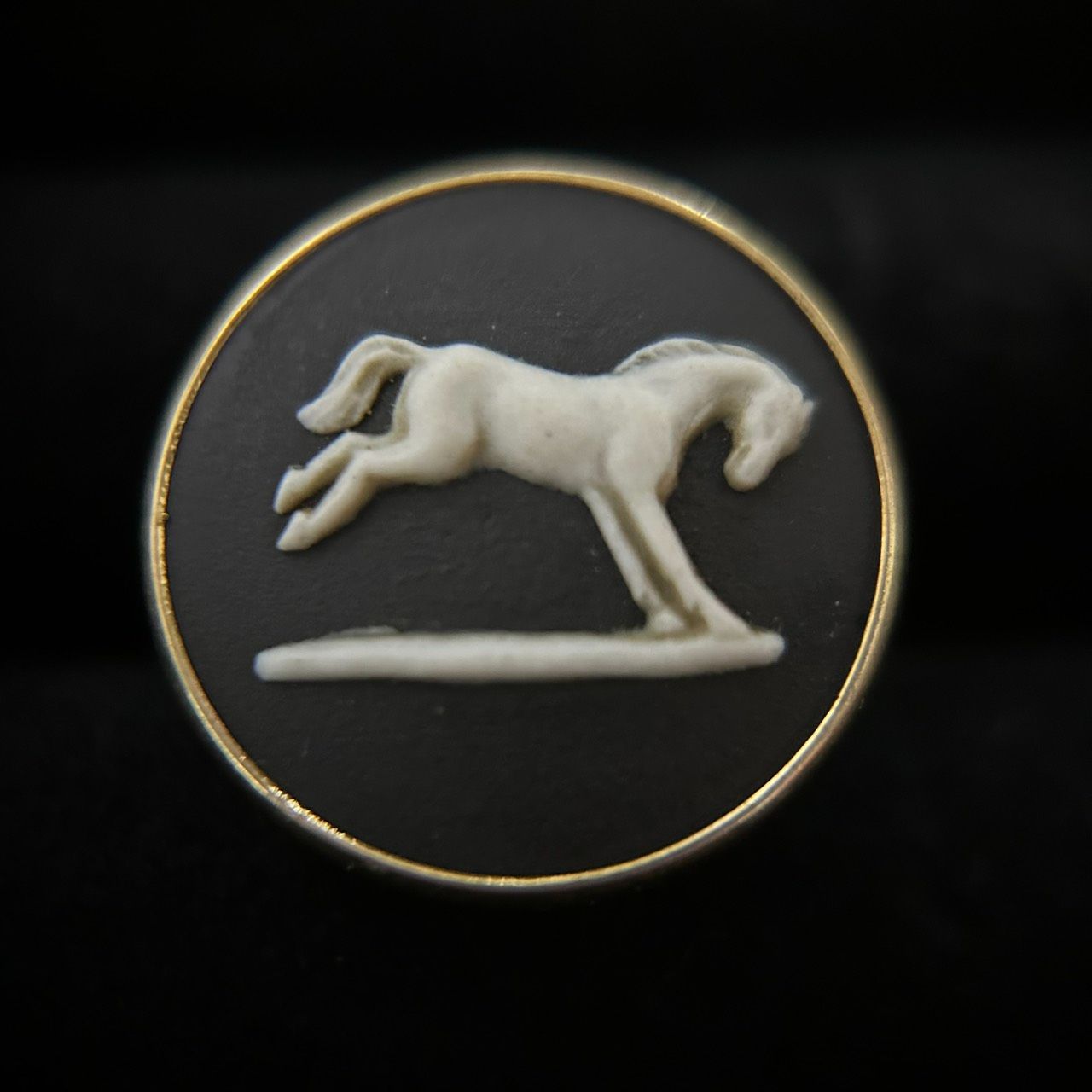 ウェッジウッド Wedgwood ジャスパー カフス 馬モチーフ ブラック