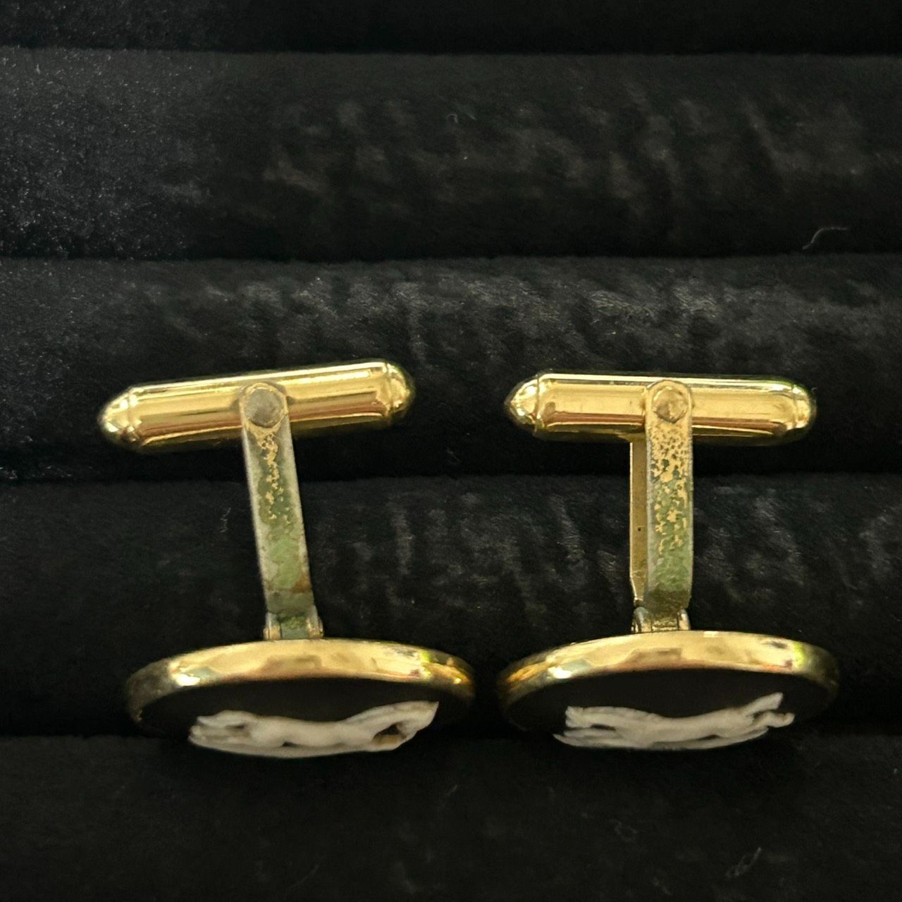 ウェッジウッド Wedgwood ジャスパー カフス 馬モチーフ ブラック