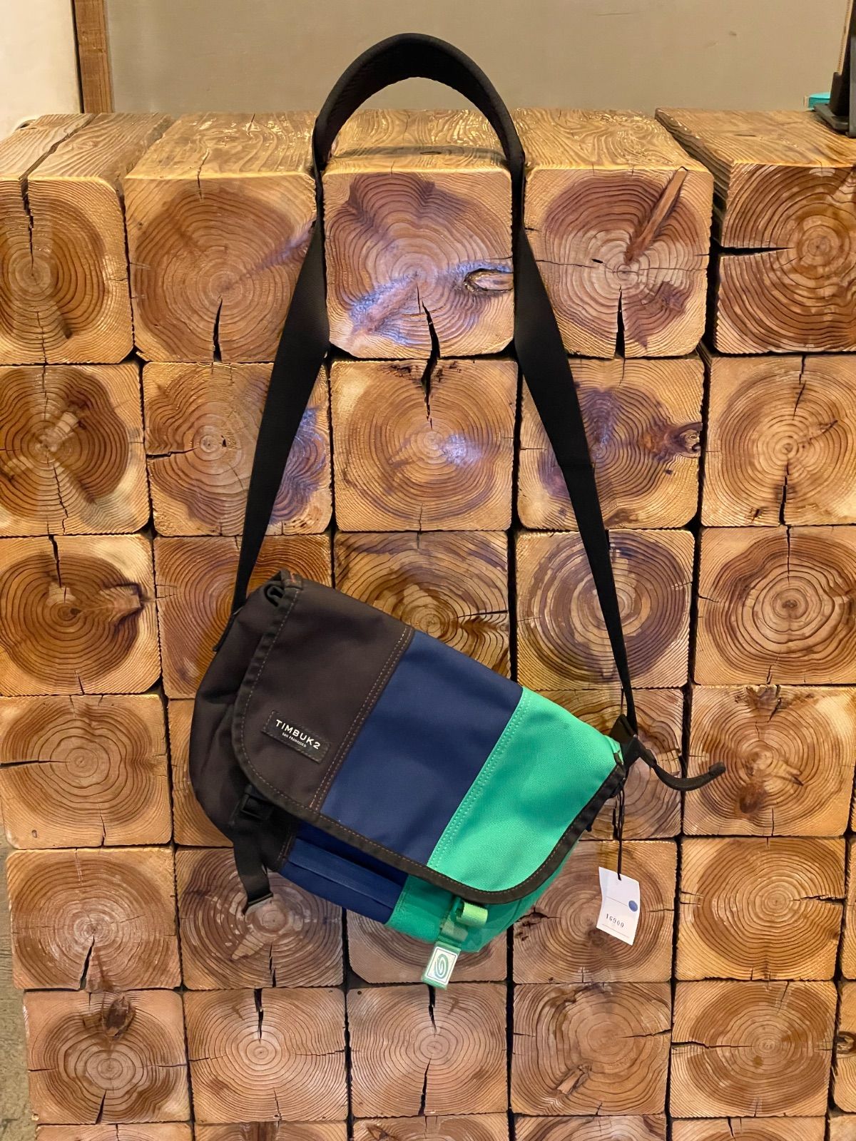 00s TIMBUK2 メッセンジャーバッグ グリーン×ブラック - メルカリ