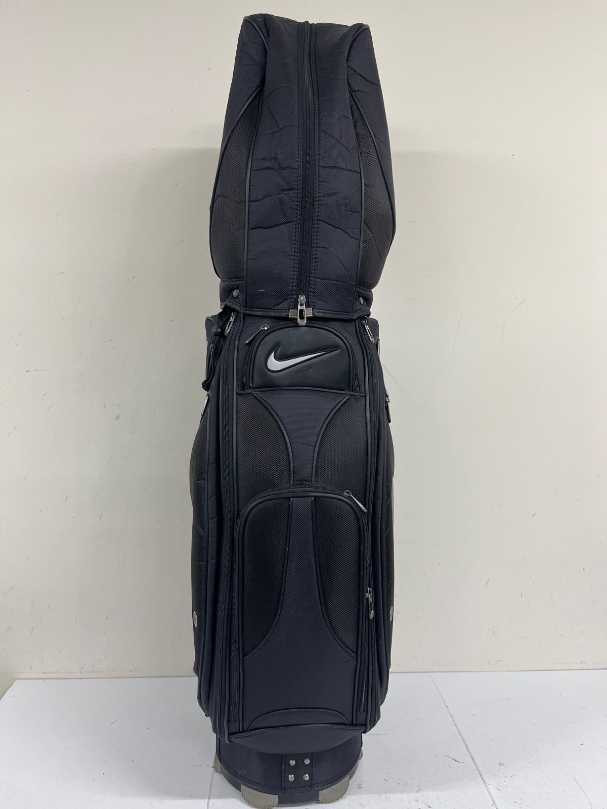  送料無料 NIKE GOLF ナイキゴルフ ゴルフバッグ キャディバッグ ブラックカラー シンプルデザイン フード付き 80204 ゴルフイベント情報 ゴルフバッグ キャディバッグ ゴルフ