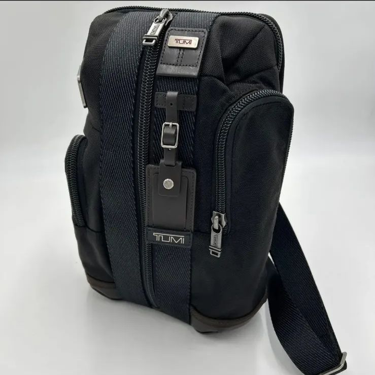TUMI トゥミ ボディバッグ ショルダー バッグ ブラック クロスボディ