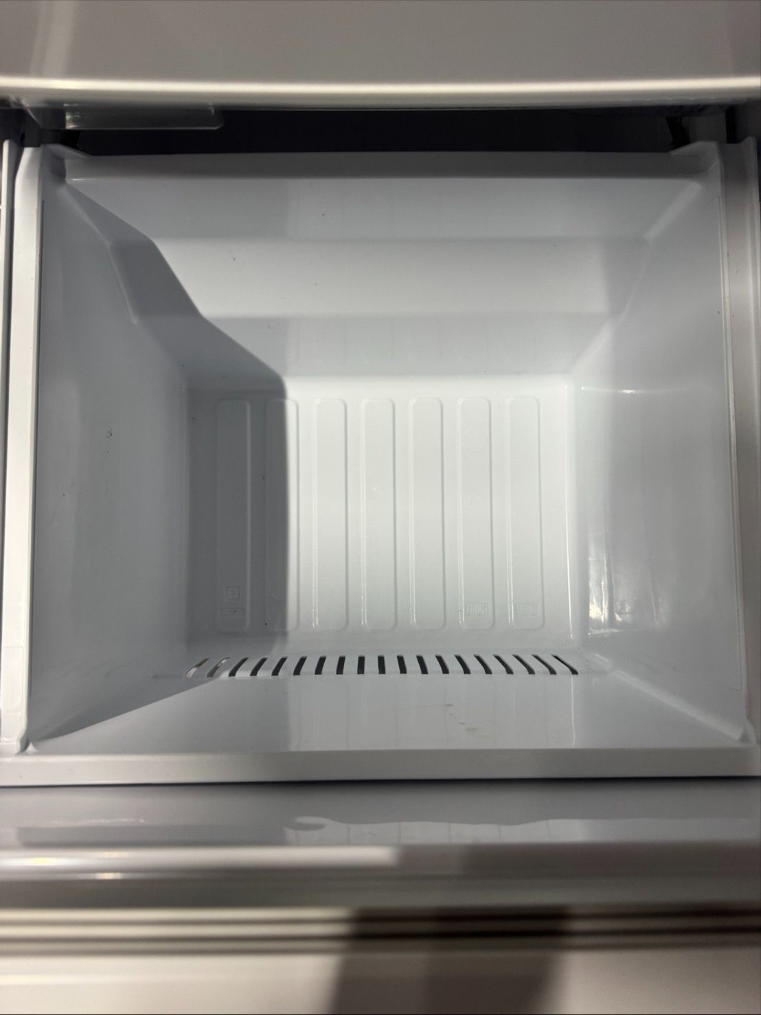 三菱 ノンフロン冷凍冷蔵庫 MR-P17E2H-W 2023年製 168L 2ドア 三菱 ノンフロン冷凍冷蔵庫 MR-P17E2H-W 2023年製 168L 2ドア 【公式通販】