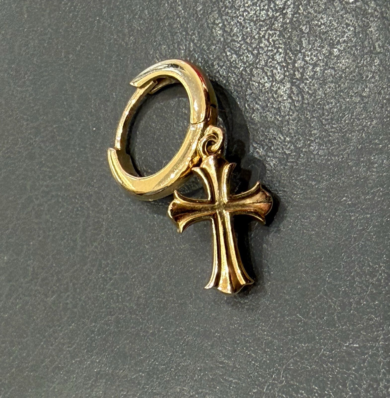 ☆NA05281 AVALANCHE アヴァランチ 10K クロス ダイヤモンド 片耳