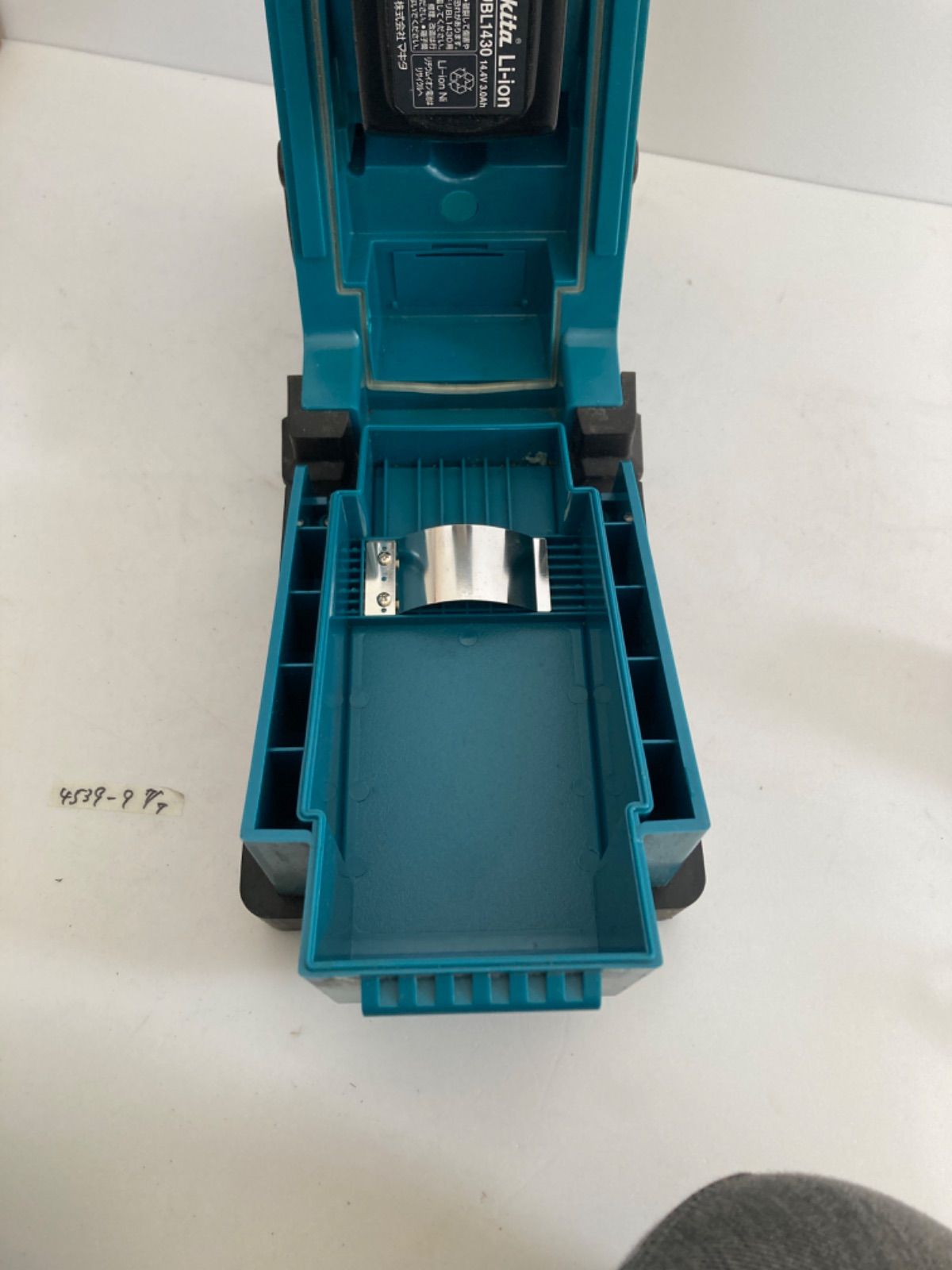 マキタ(Makita) 現場ラジオ MR100【動作確認済】バッテリーおまけ付