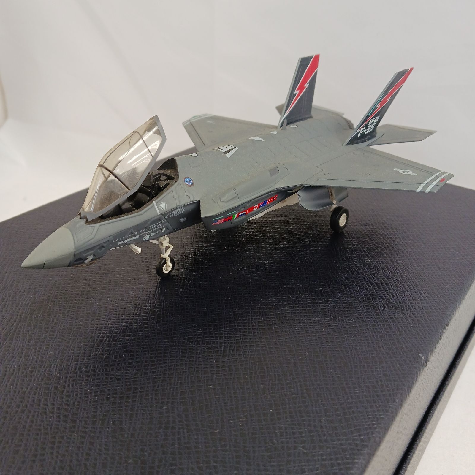 中古品】F-35 ライトニング II スケール1/72 ダイキャストモデル