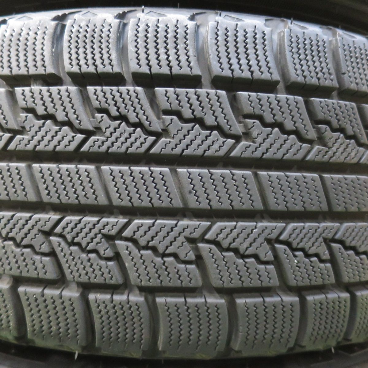 バリ溝！ロクサーニ16インチ バリ溝！22年！キレイ！9分☆LOXARNY SPORT 205/60R16 スタッドレス