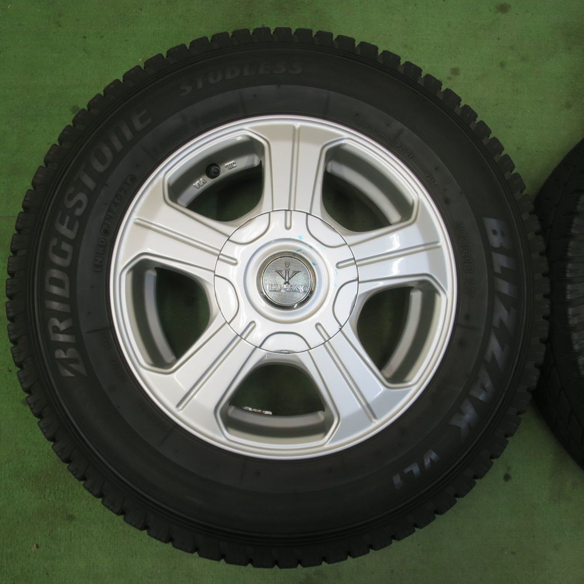 バリ溝　ブリヂストン　ホイール付きスタッドレス　本州のみ送料込み可能 バリ溝！9.5分☆スタッドレス 165R13 8PR ブリヂストン ブリザック VL1