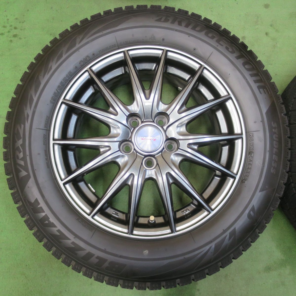 バリ溝！22年！キレイ！9.5分以上☆プリウス 等 195/65R15