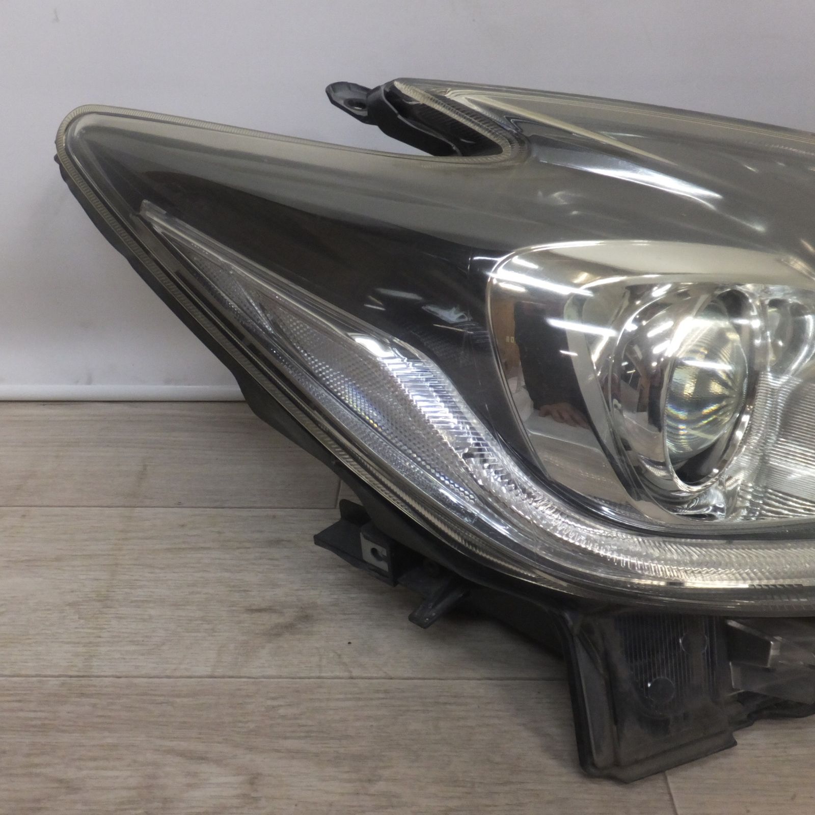 送料無料] ☆トヨタ TOYOTA 純正 プリウス 30系 ヘッドライト KOITO 47