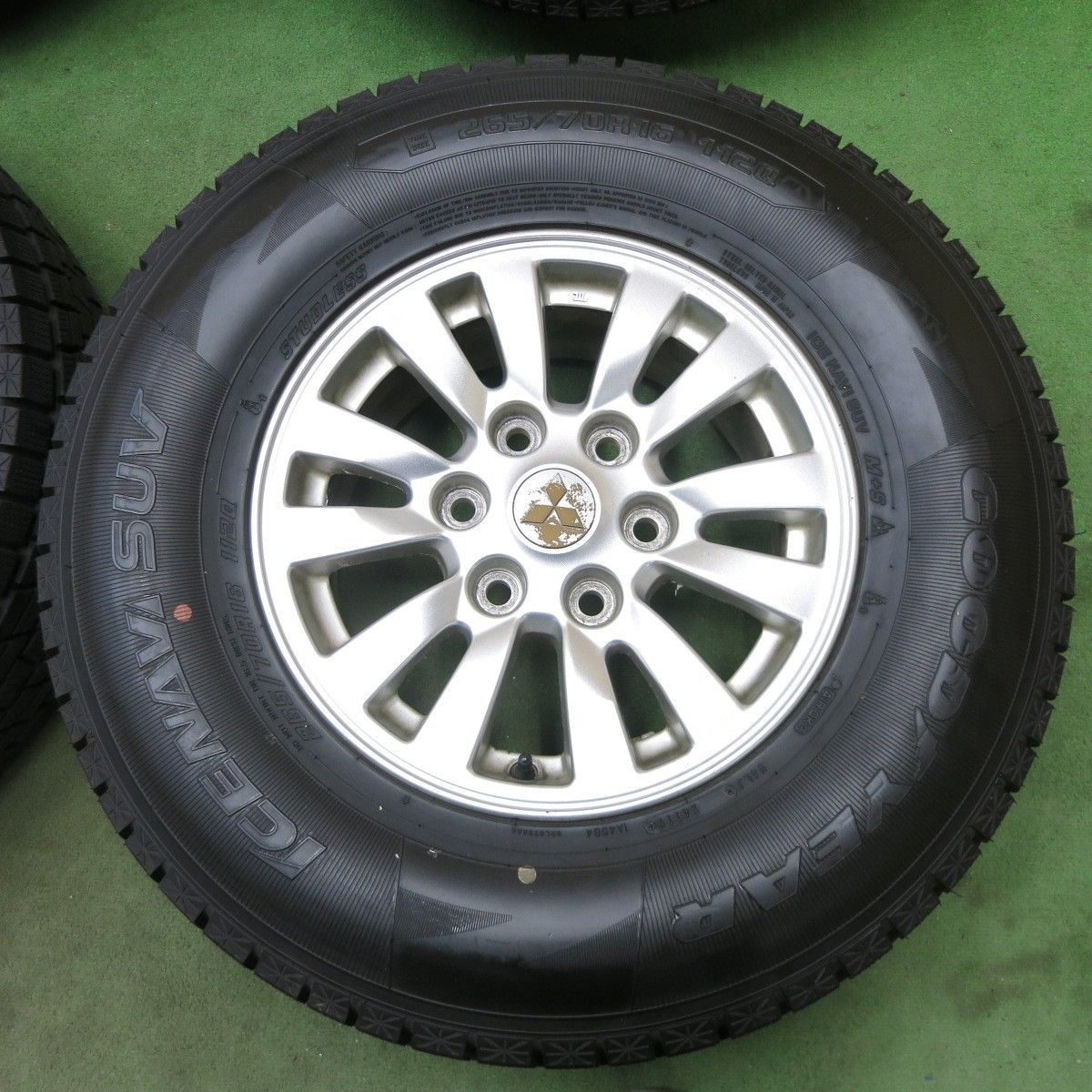 バリ溝！9.5分☆三菱 パジェロ 純正 265/70R16 スタッドレス 