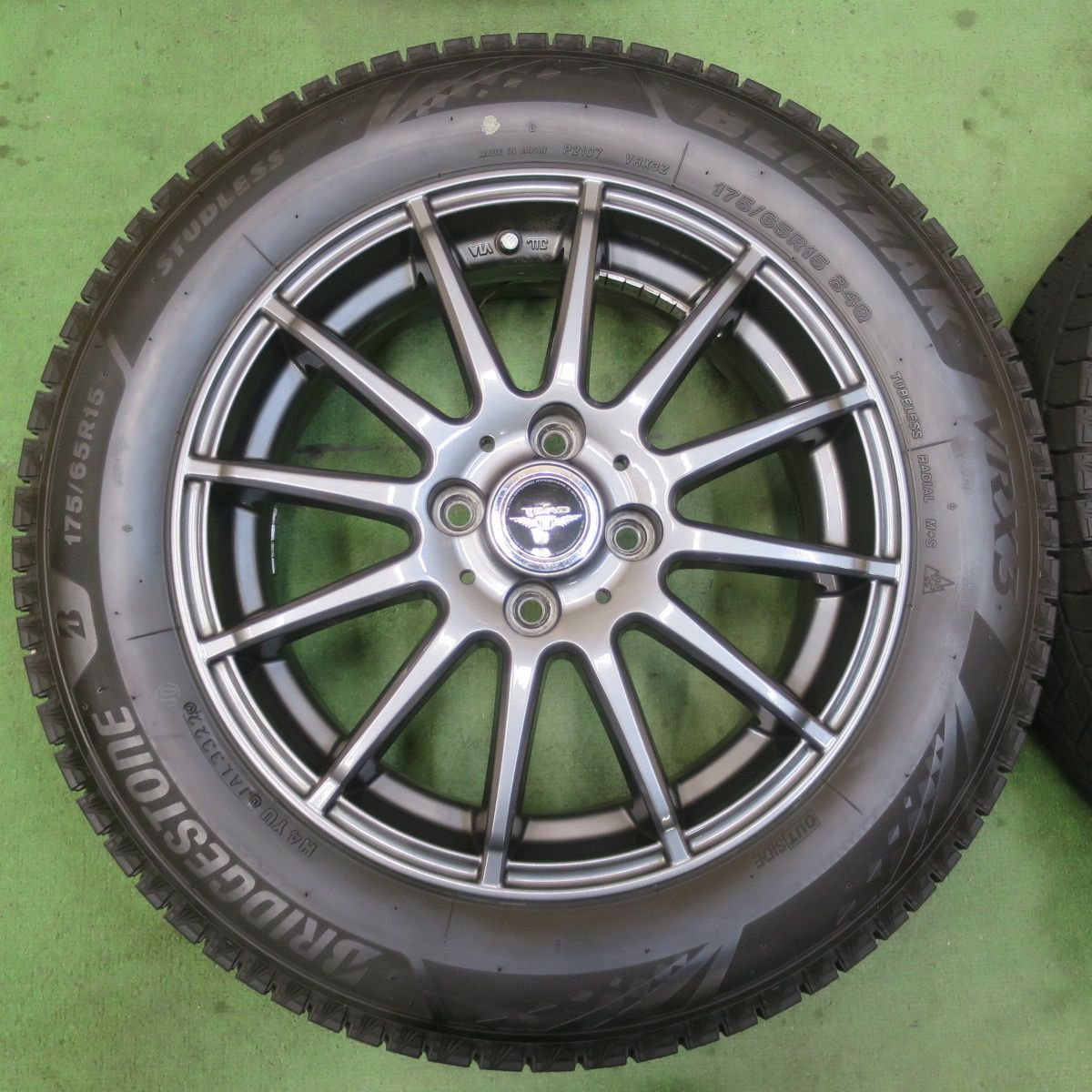 バリ溝！22年！キレイ！9.5分☆スタッドレス 175/65R15 ブリヂストン