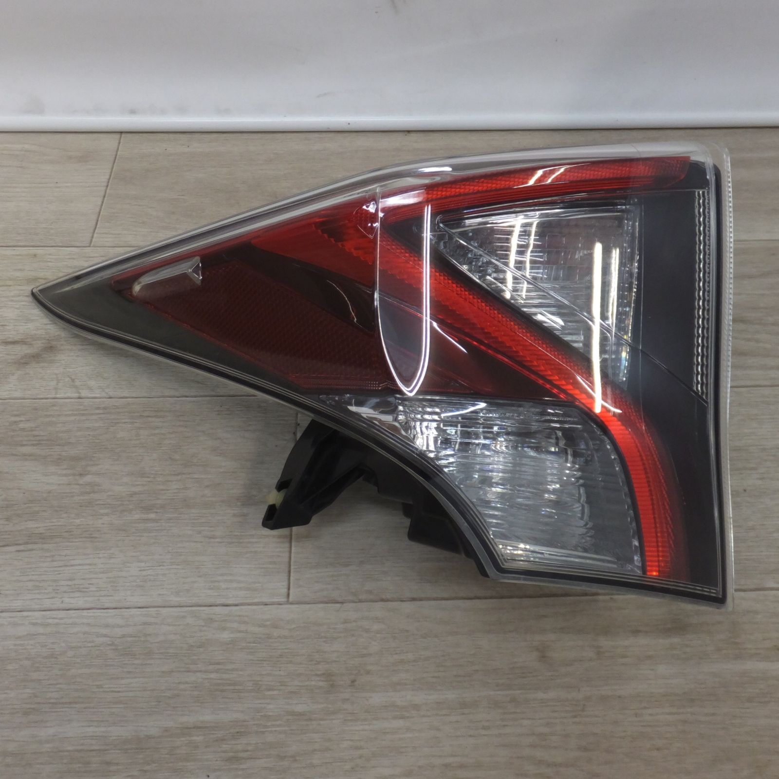 送料無料] ☆トヨタ TOYOTA 純正 プリウス 50系 テールライト ICHIKOH