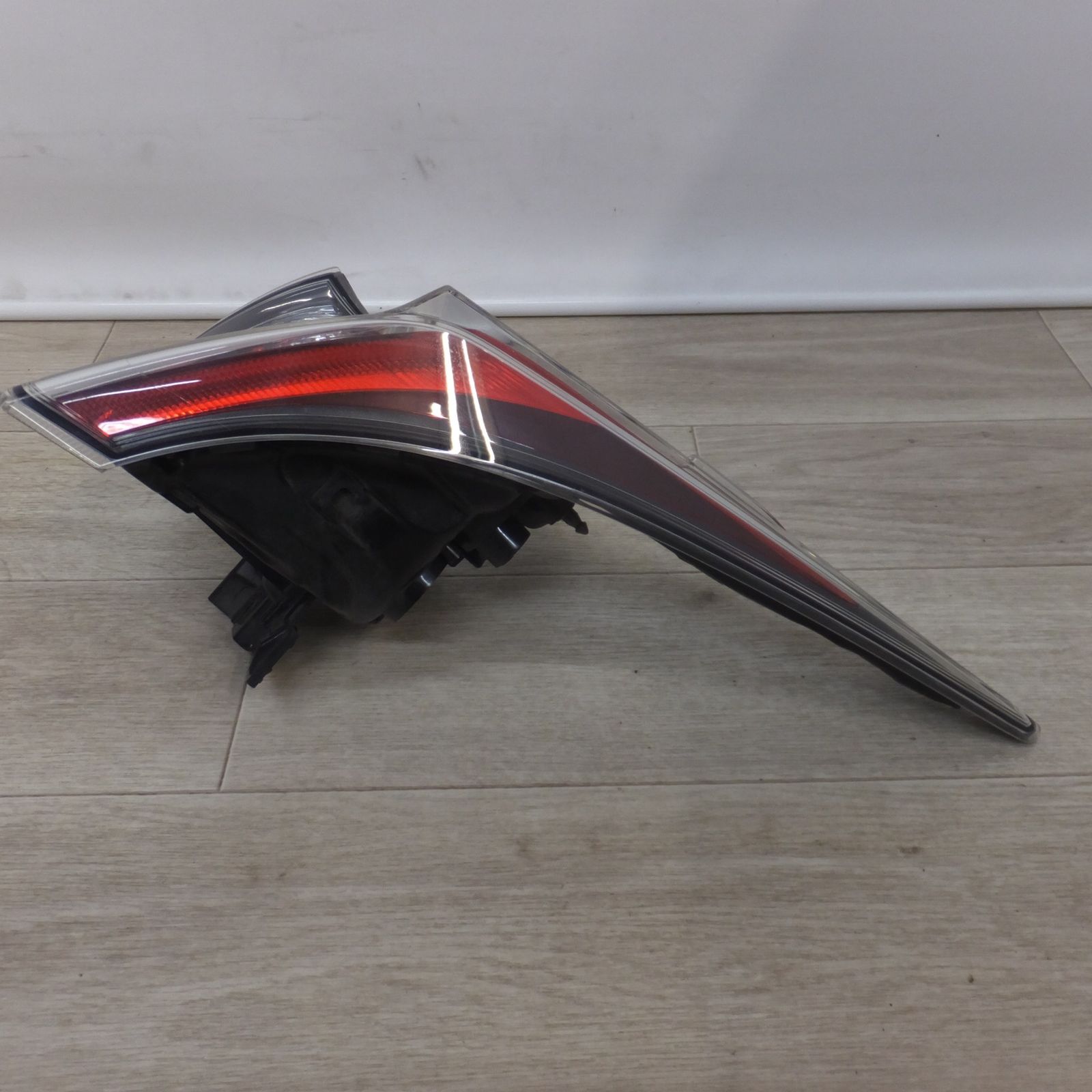 送料無料] ☆トヨタ TOYOTA 純正 プリウス 50系 テールライト ICHIKOH