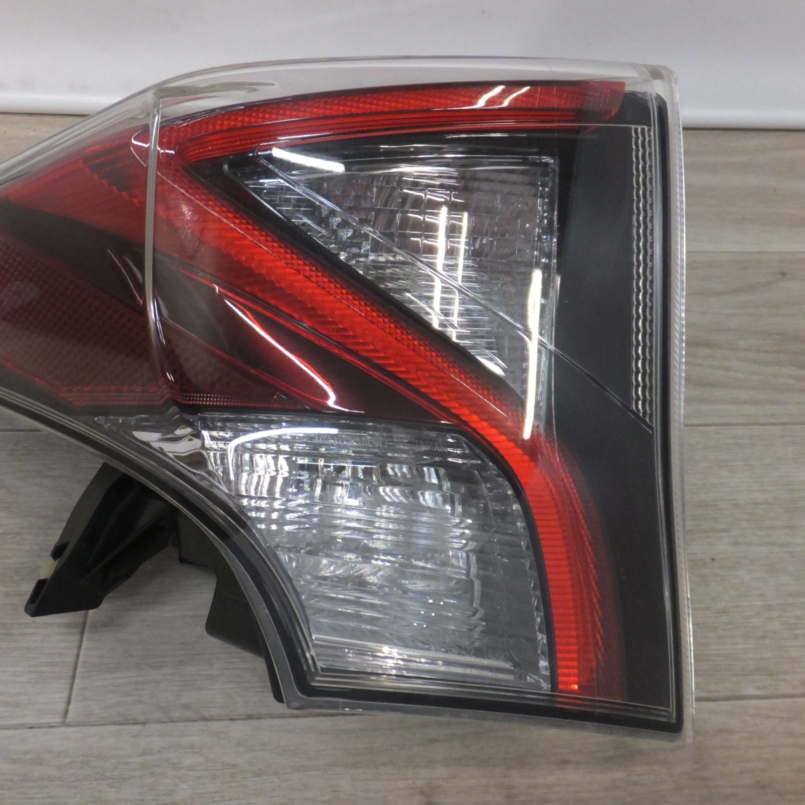 送料無料] ☆トヨタ TOYOTA 純正 プリウス 50系 テールライト ICHIKOH