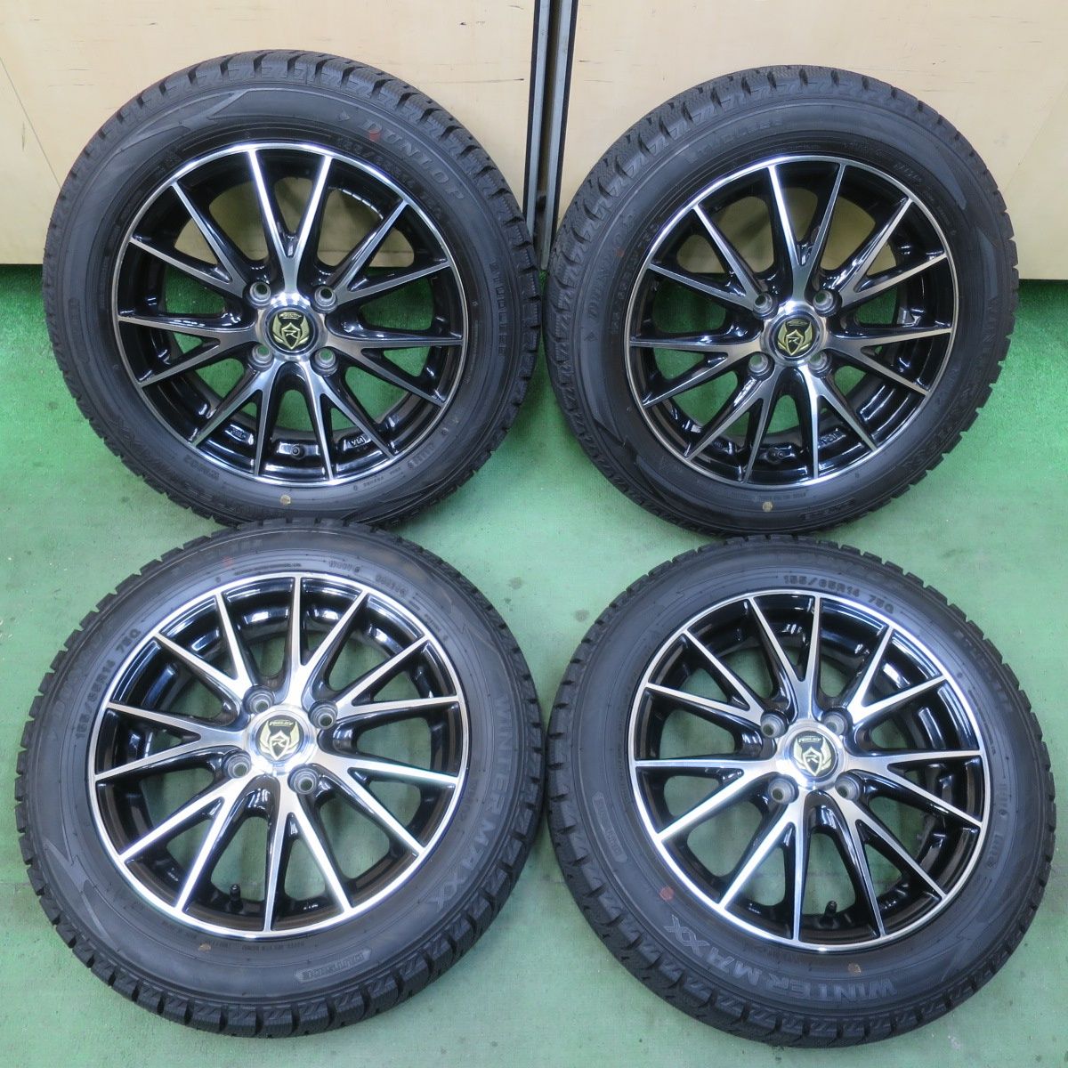 バリ溝！24年！キレイ！ほぼ10分☆スタッドレス 155/65R14 ダンロップ