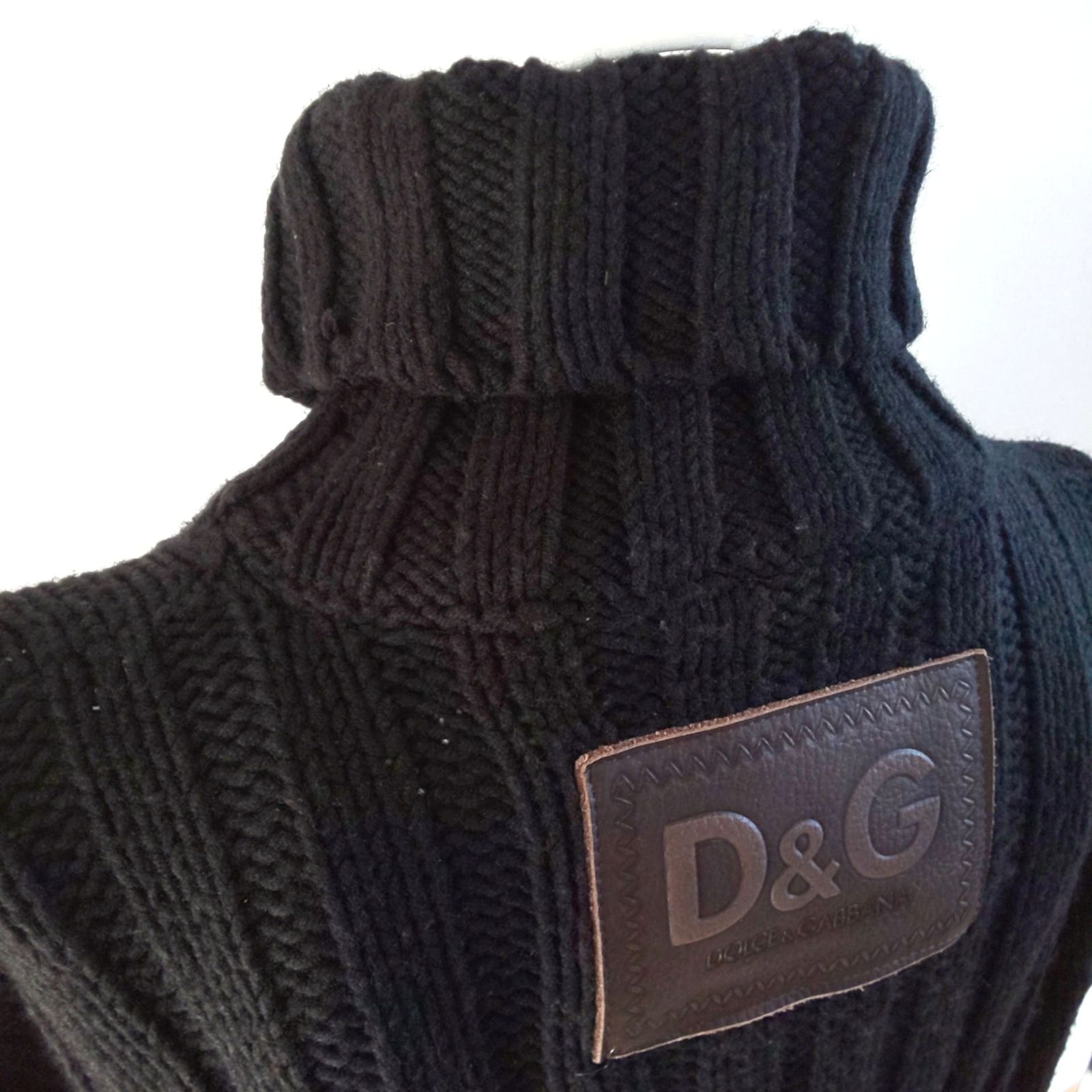 1443C-07 D&G DOLCE&GABBANA 黒 厚手 レザーパッチ付き ハイネック
