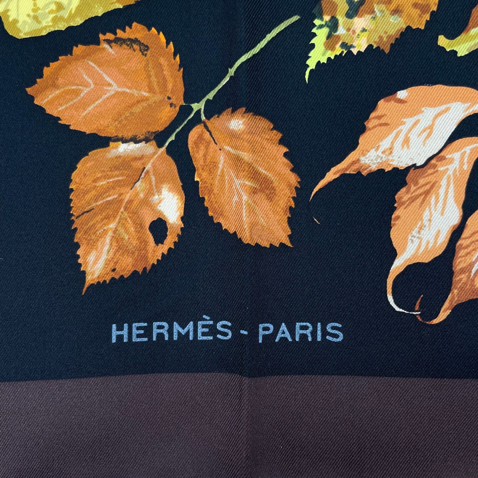 新品同様 HERMES エルメス スカーフ シルク カレ90 Tourbillon 落ち葉