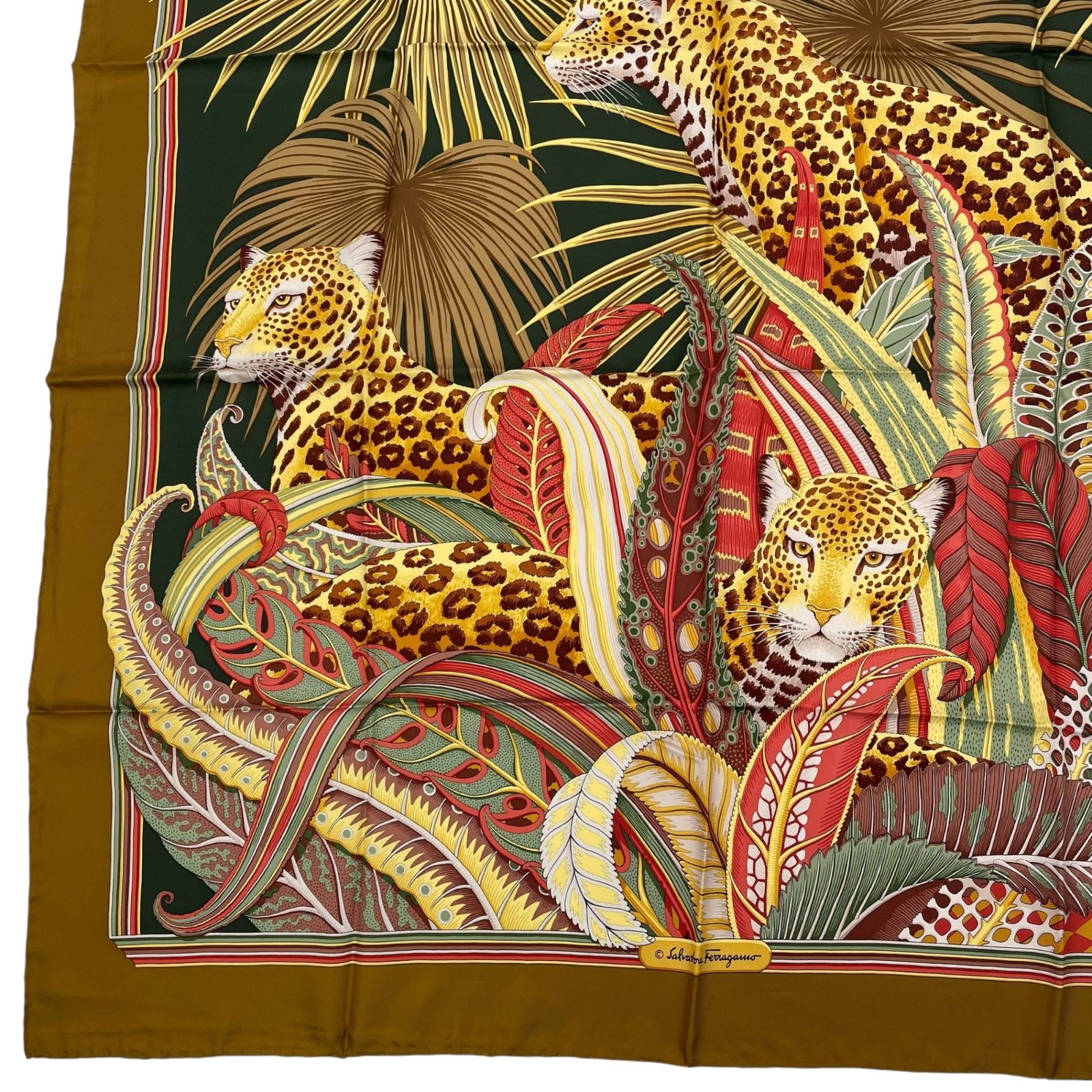 Salvatore Ferragamo レオパードスカーフ　新品未使用 新品同様 Salvatore Ferragamo サルヴァトーレ フェラガモ スカーフ