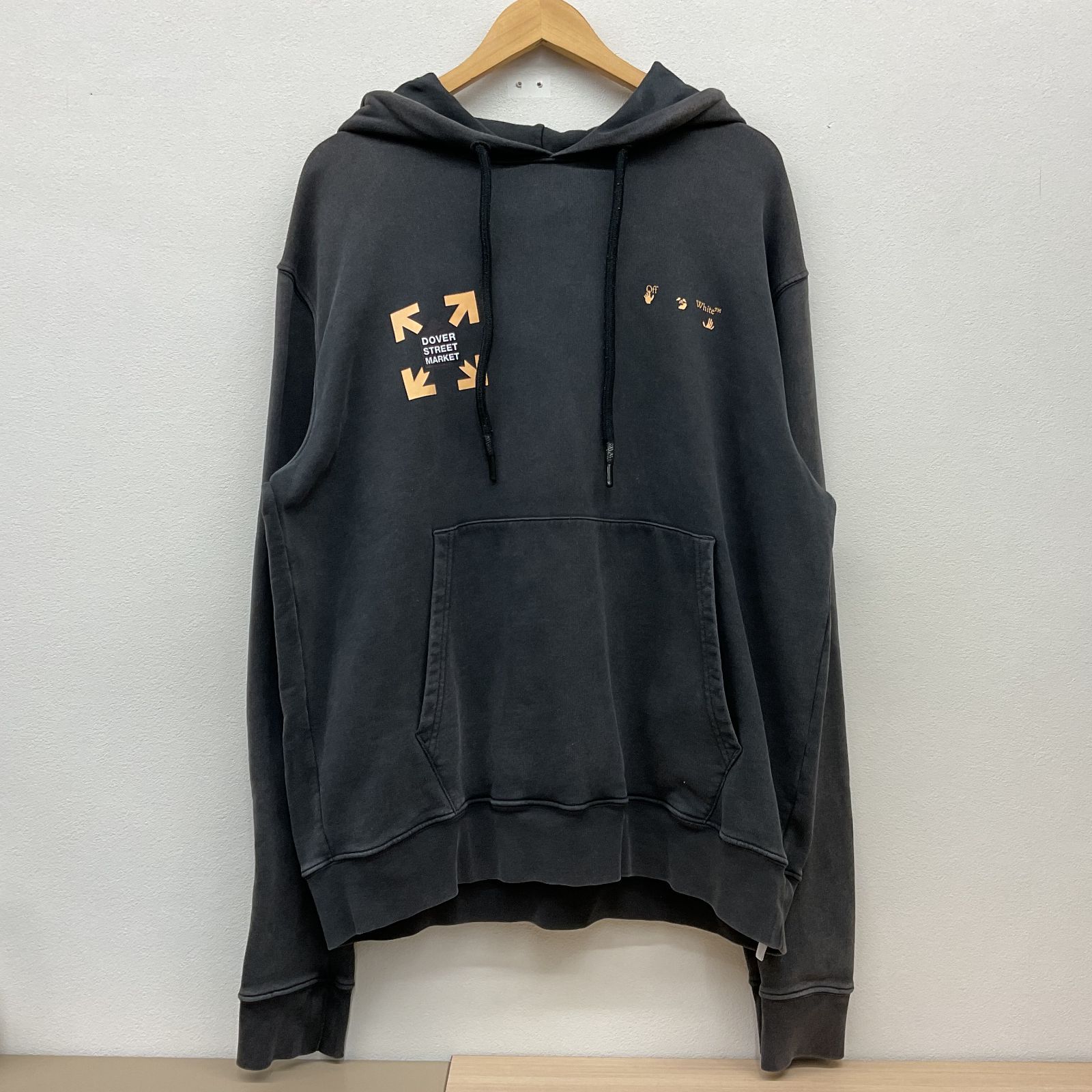 Off White【オフホワイト】DOVER STREET MARKET ドーバーストリート 