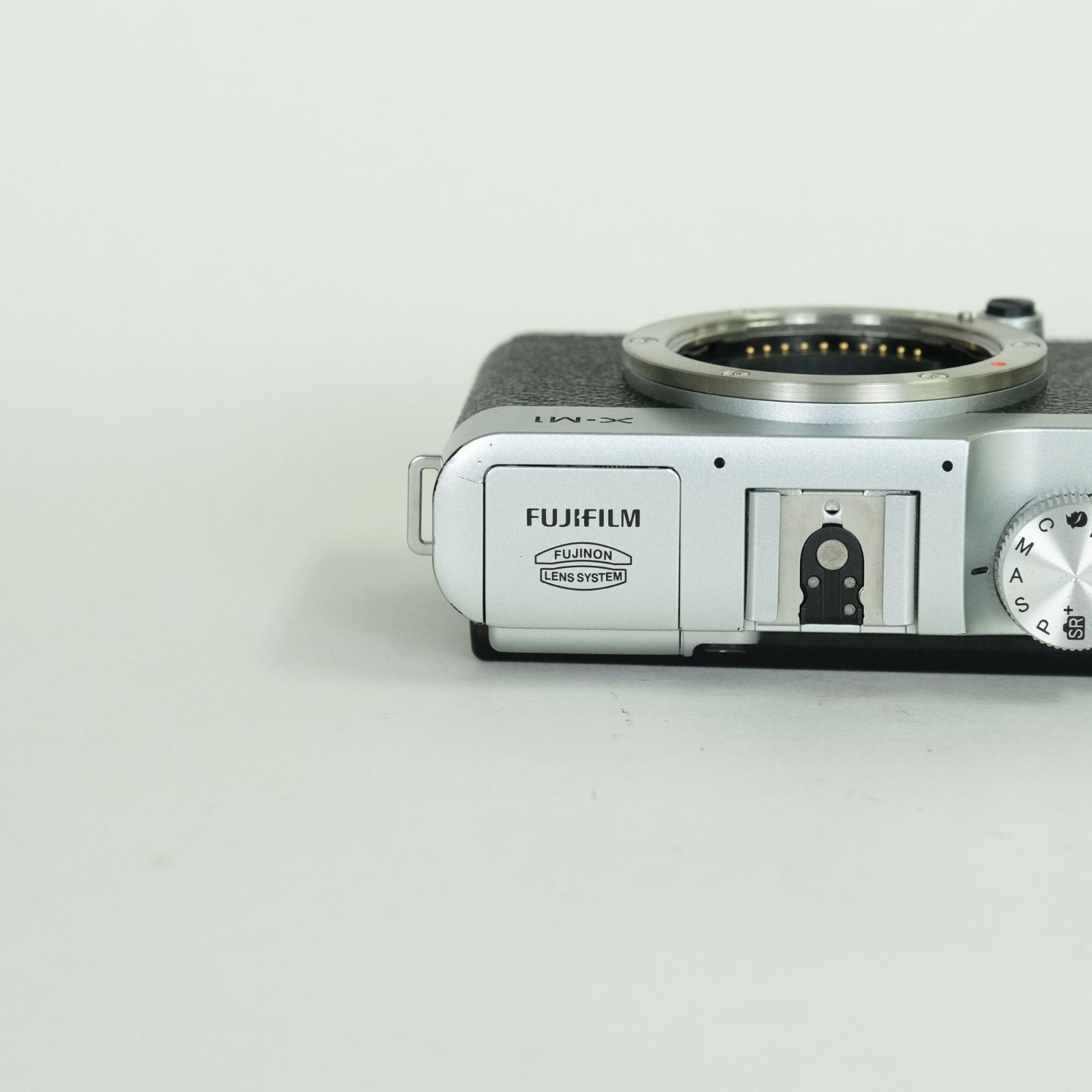 並品] FUJIFILM X-M1 ボディ シルバー | 富士フイルムXマウント - メルカリ