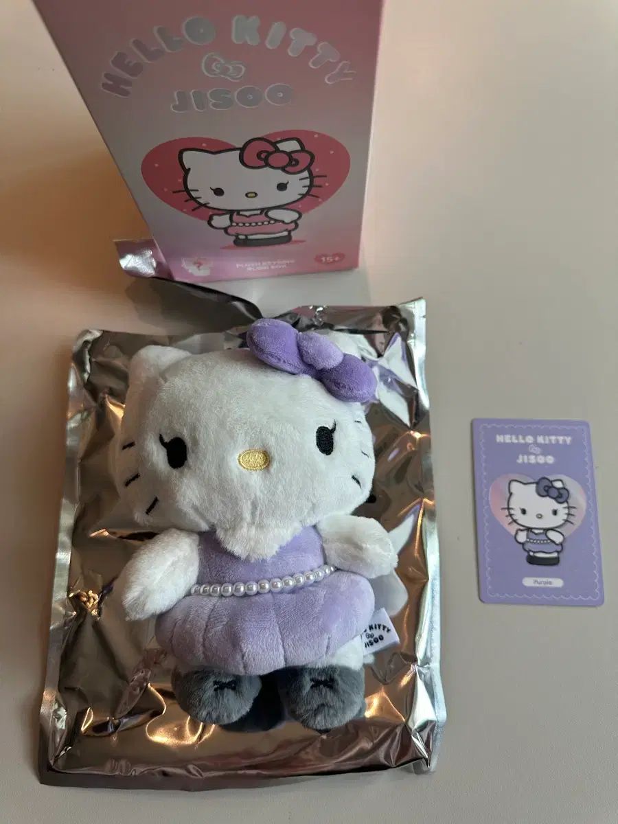 ハローキティ X ジス(JISOO) コラボ キーホルダー PURPLE パープル