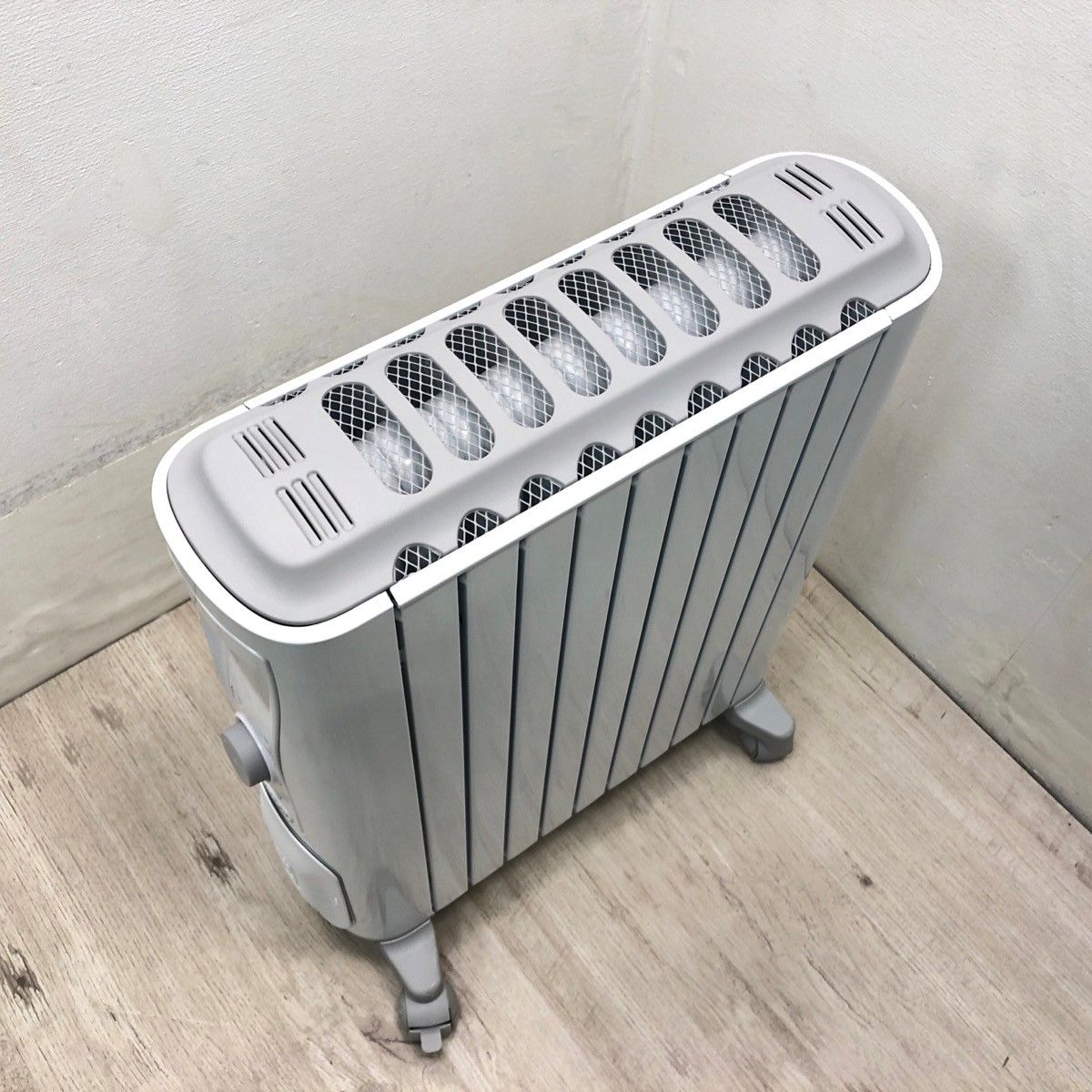 DeLonghi デロンギ ベルカルド オイルヒーター RHJ75V0915-GY シルク