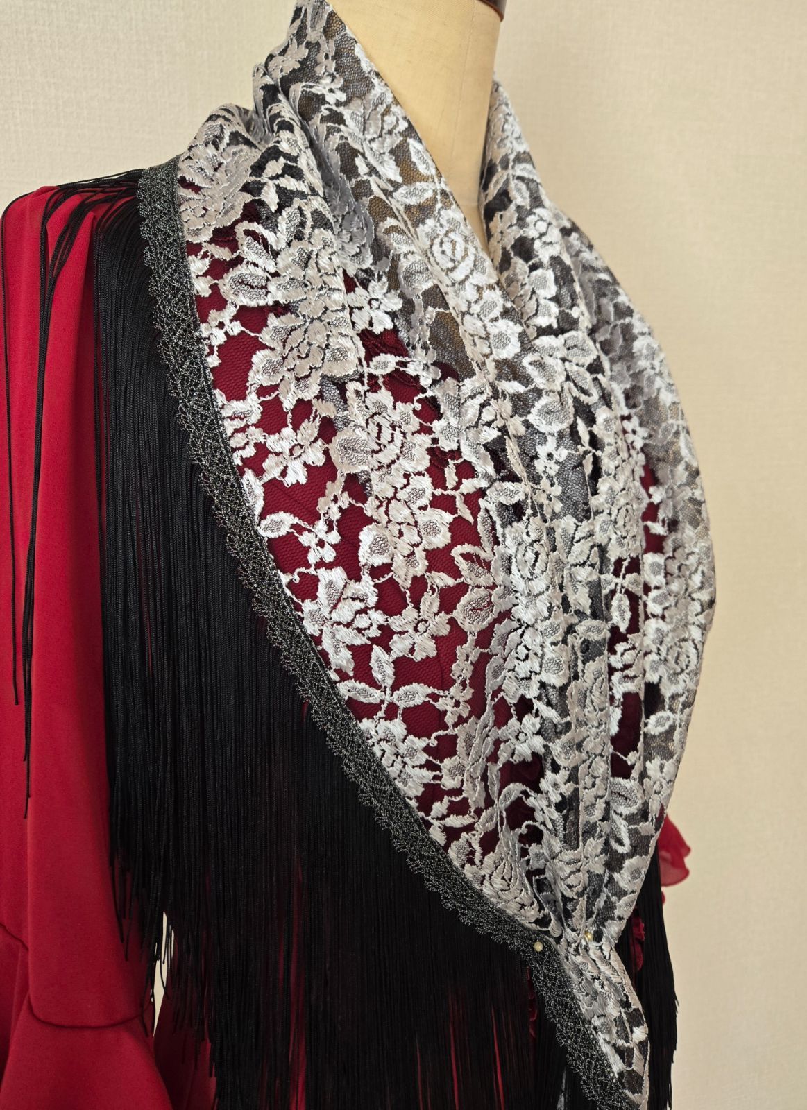 新品]レースシージョ シルバー×黒 フラメンコ衣装 フラメンコ シージョ