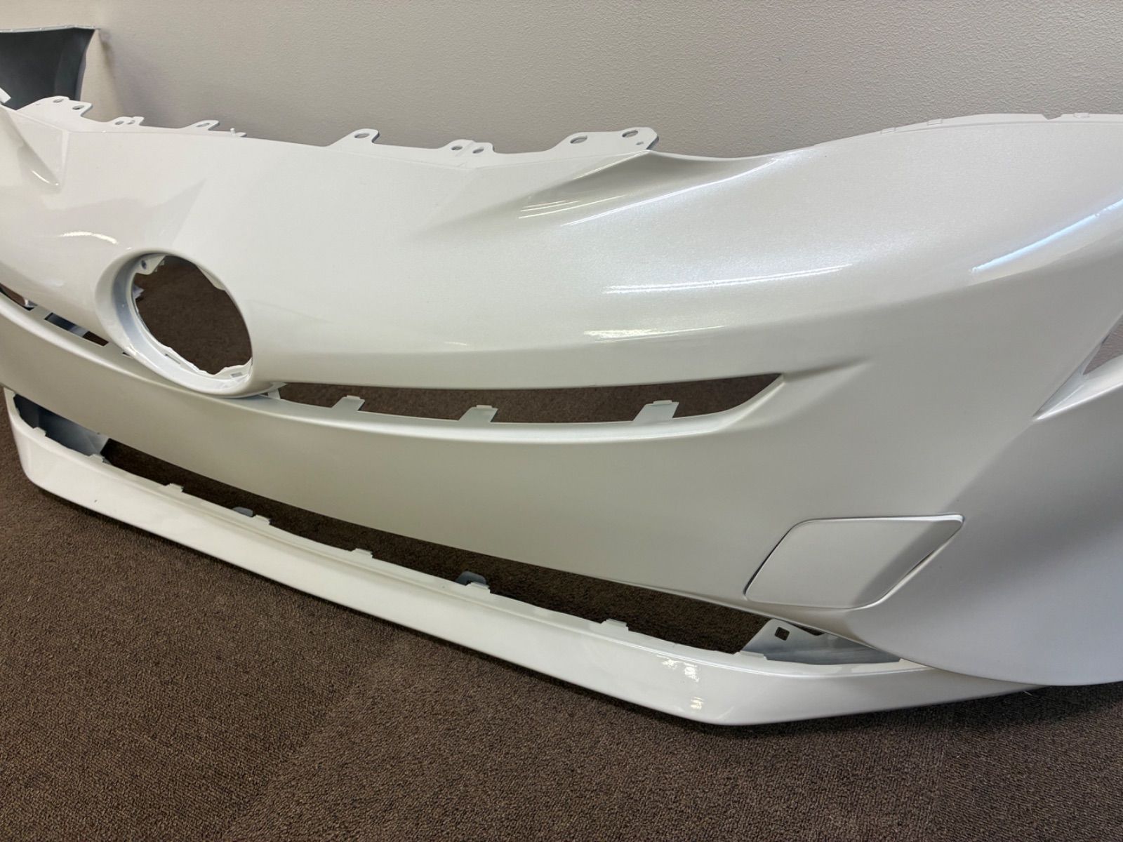 TOYOTA 50系プリウス/50プリウス前期 フロントバンパー/ホワイト（070