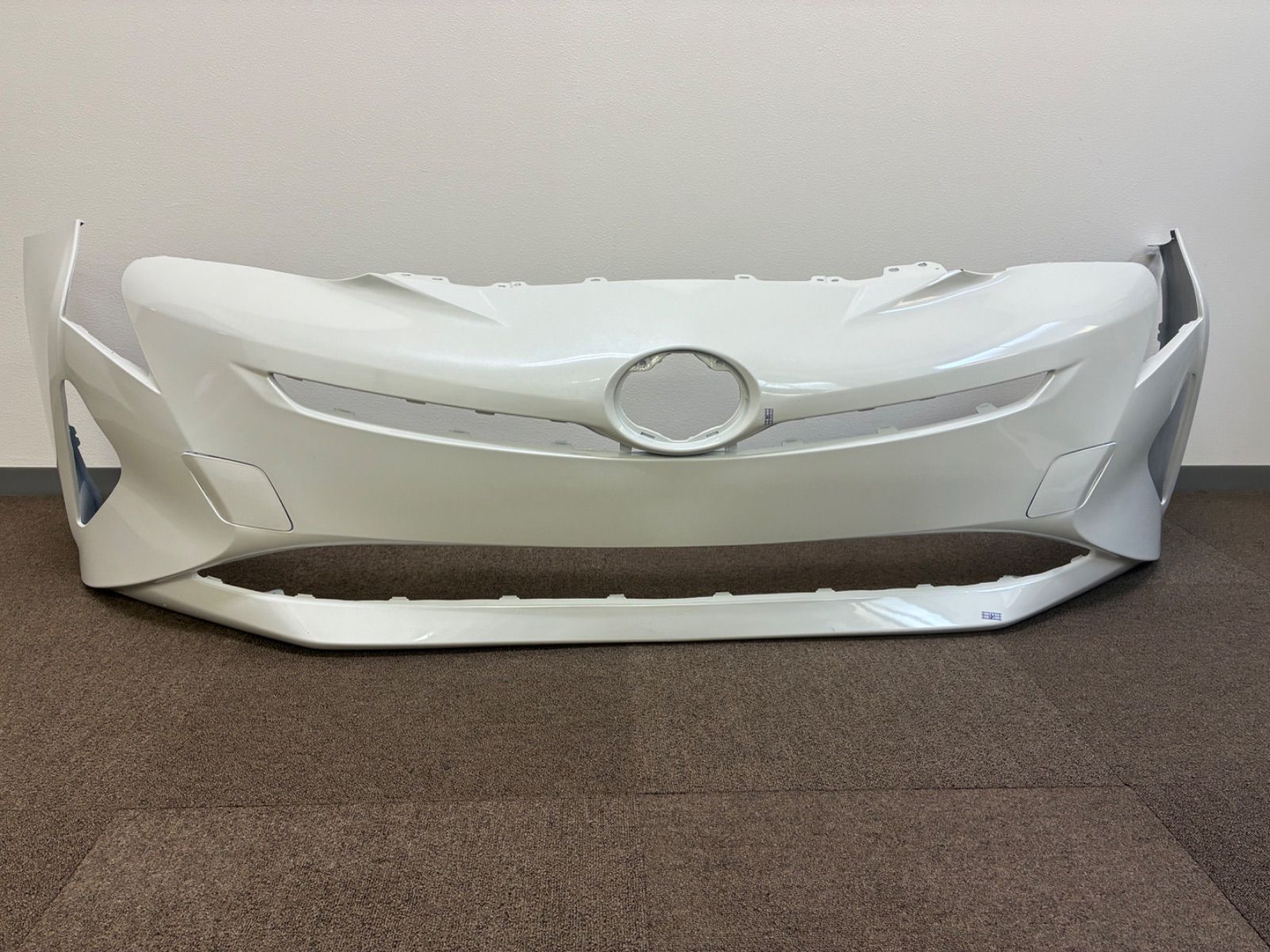 TOYOTA 50系プリウス/50プリウス前期 フロントバンパー/ホワイト（070