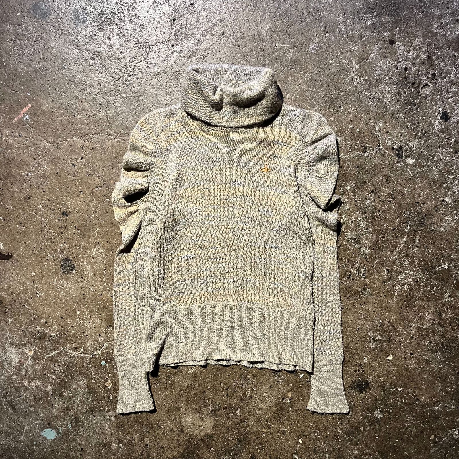 Vivienne Westwood ボリュームショルダーハイネックニット オーブ刺繍