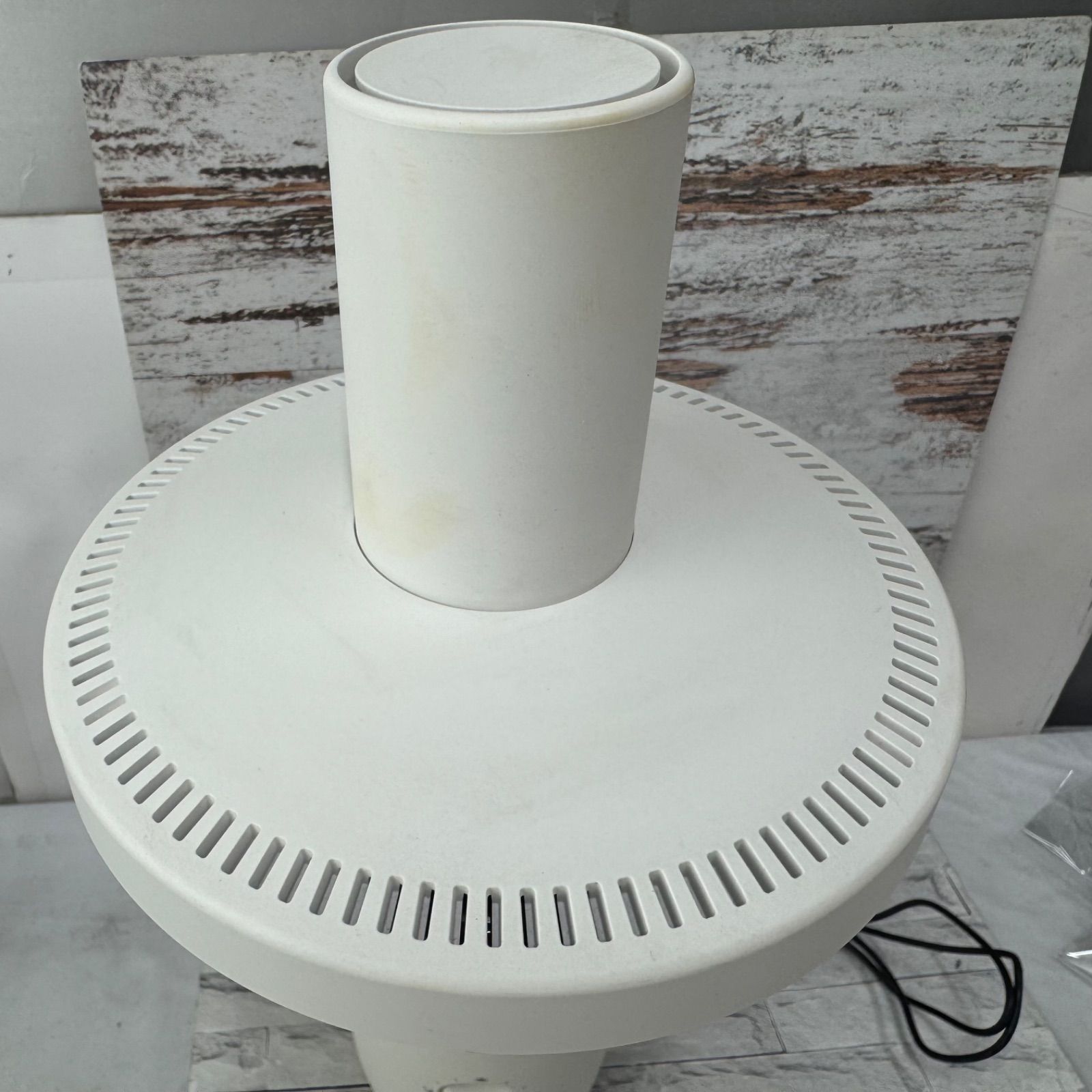 バルミューダ L01A-WH 太陽光LEDデスクライト テーブルライト - メルカリ