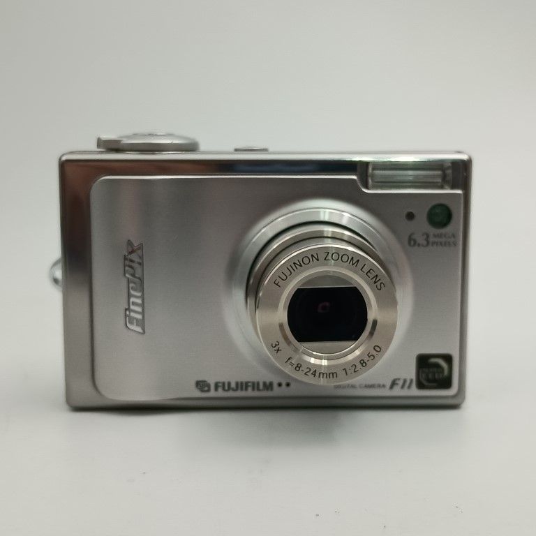 FUJIFILM Finepix F11 Silver コンパクトデジタルカメラ - メルカリ