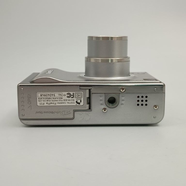 FUJIFILM Finepix F11 Silver コンパクトデジタルカメラ - メルカリ